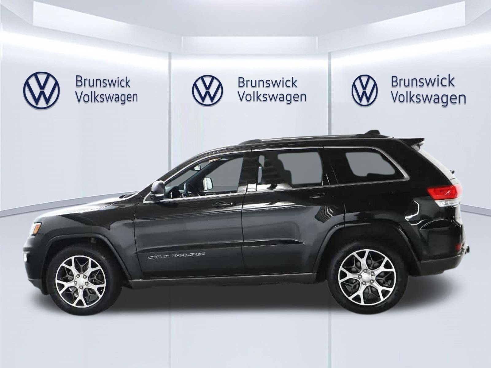 Used 2018 Jeep Grand Cherokee Limited AWD/4WD image 39