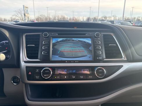 Used 2018 Toyota Highlander XLE image 18
