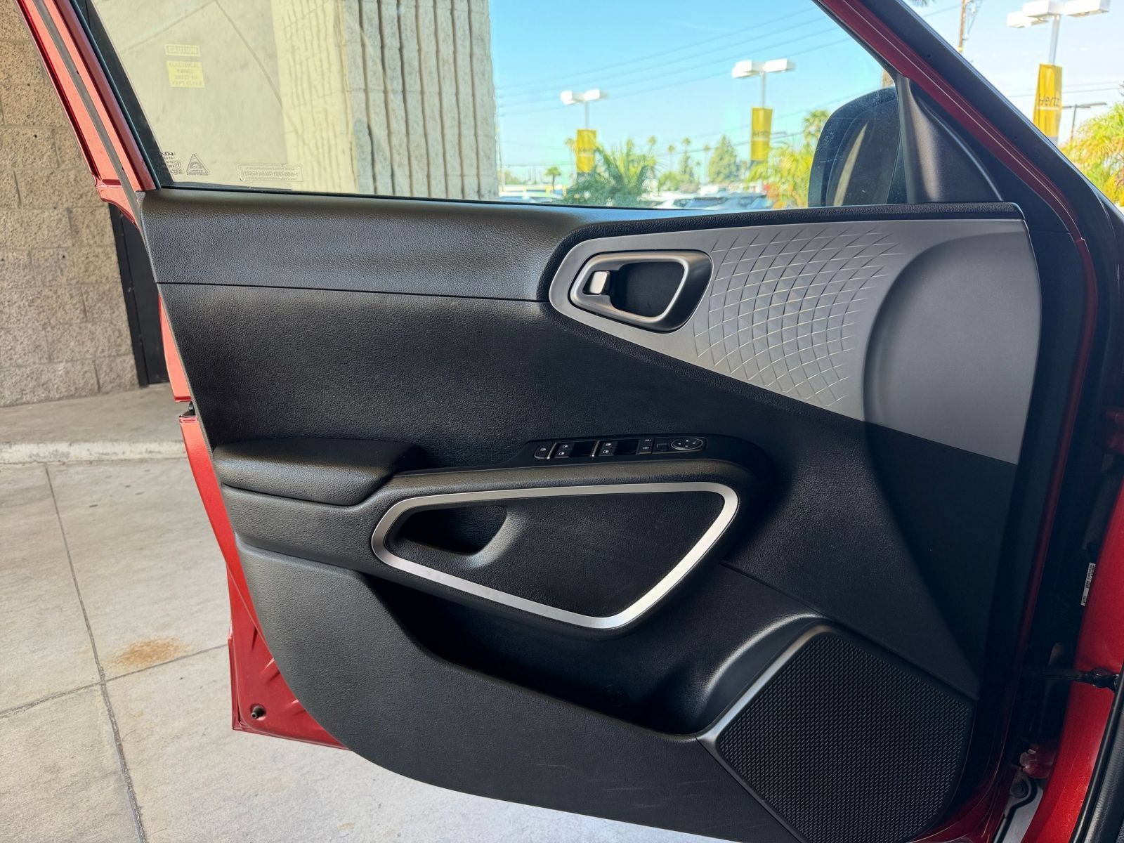 Used 2025 Kia Soul LX w/ LX Technology Package FWD image 18
