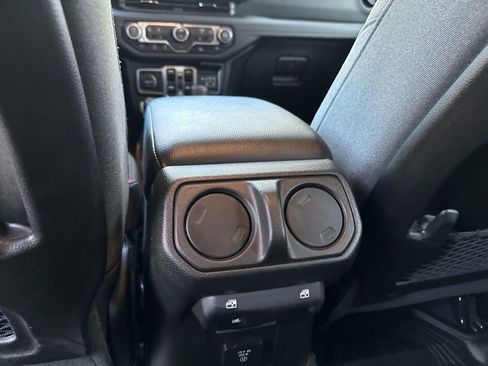 Used 2024 Jeep Gladiator Rubicon w/ Technology Group image 21