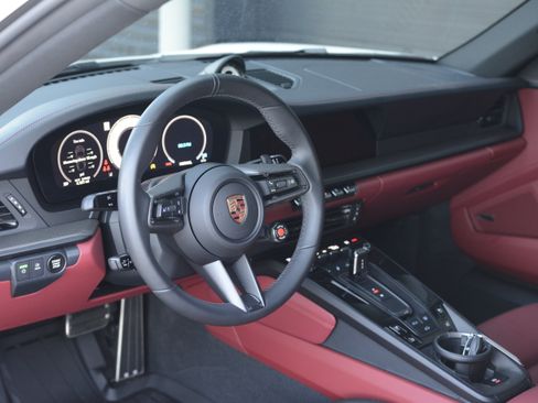 Certified 2026 Porsche 911 Carrera RWD image 4