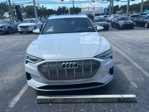 Used 2019 Audi e-tron Prestige w/ Prestige Package AWD/4WD image 3