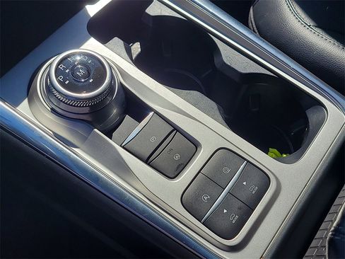 Used 2021 Ford Explorer Limited w/ Equipment Group 301A image 28