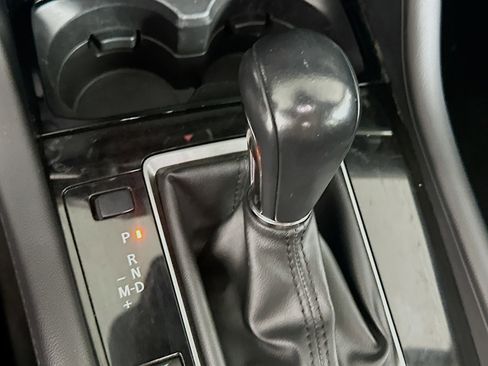 Used 2024 MAZDA MAZDA3 s FWD image 25
