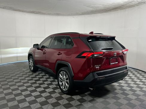 Used 2022 Toyota RAV4 XLE Premium FWD image 5