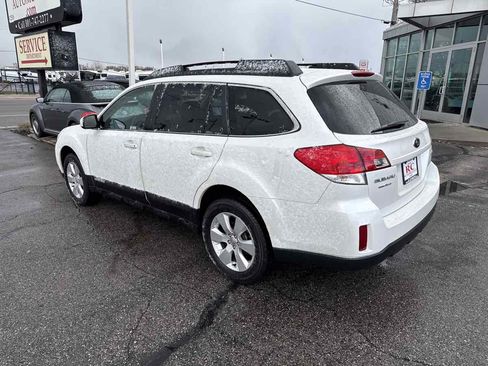 Used 2010 Subaru Outback 2.5i Limited image 8