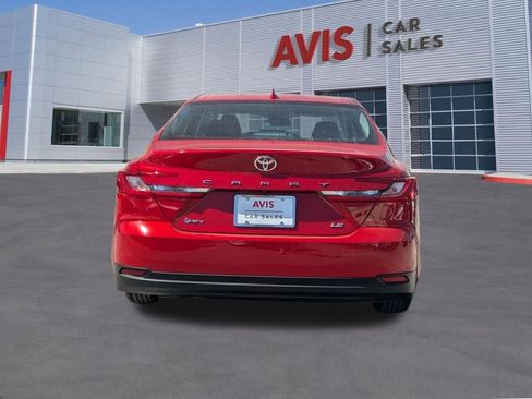 Used 2025 Toyota Camry LE image 5