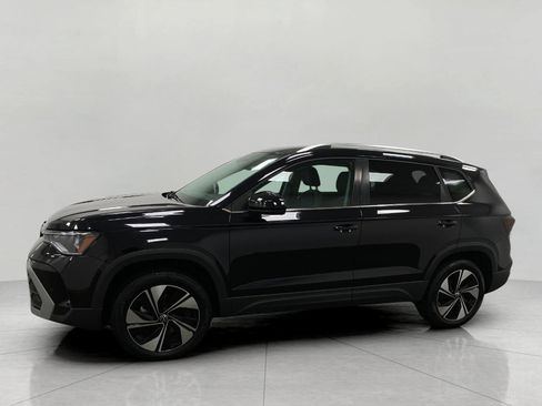 Used 2025 Volkswagen Taos SE AWD/4WD image 8