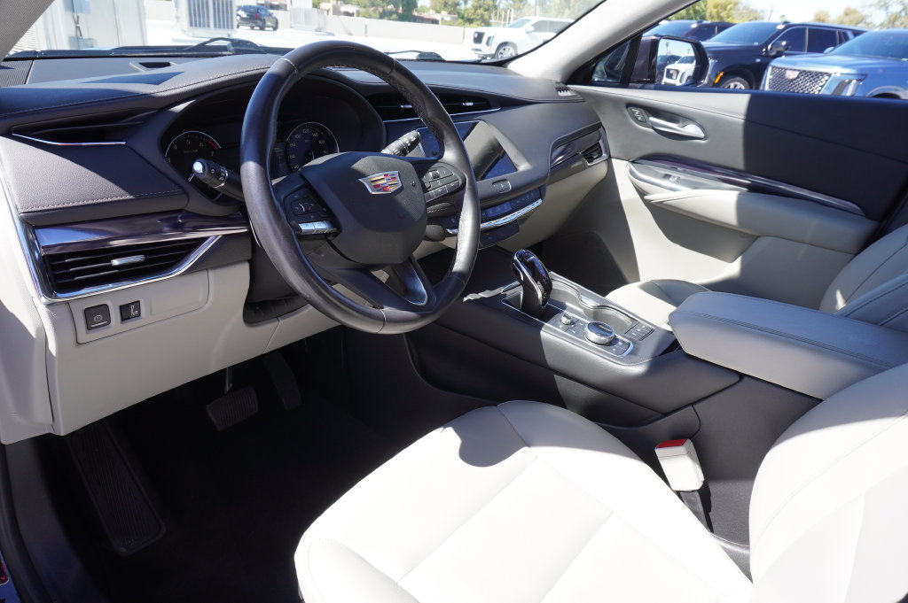 Used 2023 Cadillac XT4 Luxury FWD image 16