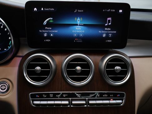 Used 2020 Mercedes-Benz GLC 350e 4MATIC w/ Premium Package image 21