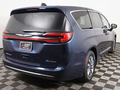 Used 2024 Chrysler Pacifica Limited FWD image 11