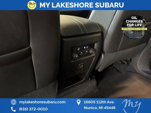 Used 2023 Chevrolet Traverse LT image 24