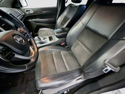 Used 2018 Jeep Grand Cherokee Altitude RWD image 11