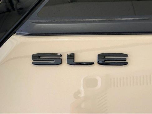 Used 2023 GMC Terrain SLE w/ Driver Convenience Package image 7