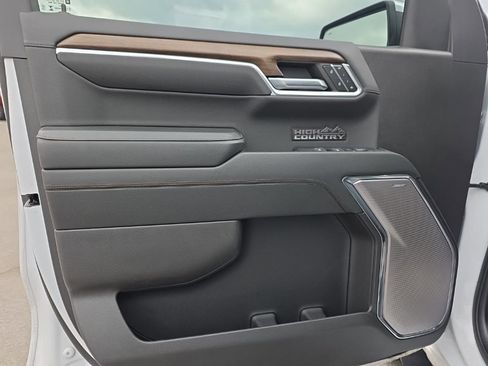 Used 2024 Chevrolet Silverado 1500 High Country w/ Z71 Off-Road Package image 16