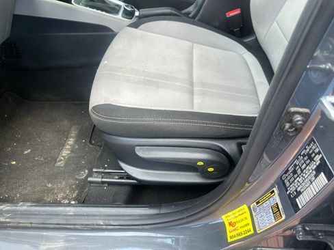 Used 2024 Hyundai Venue SEL FWD image 13