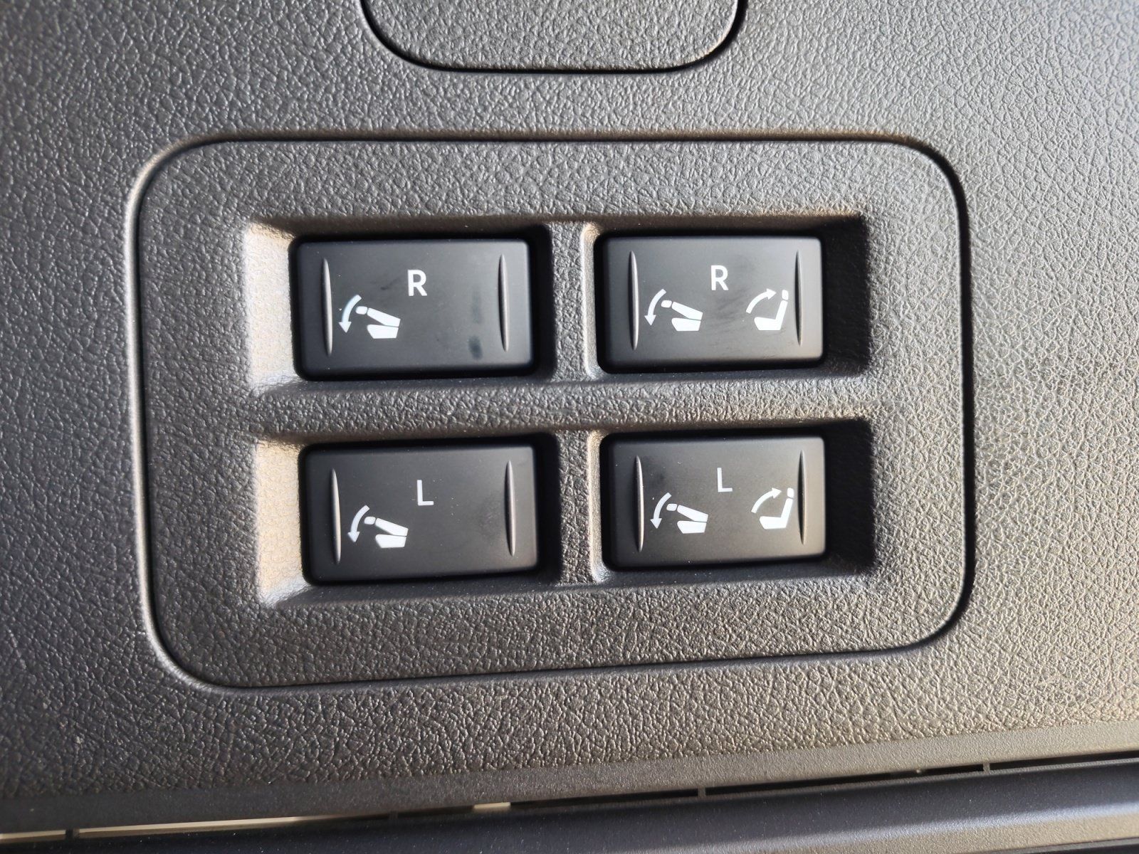 Used 2026 Nissan Armada SL w/ Captain's Chari Seat Package RWD image 36