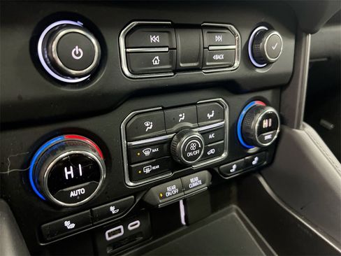 Used 2021 Chevrolet Tahoe Z71 w/ Luxury Package image 17