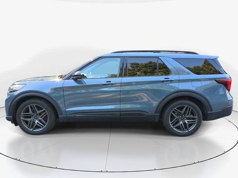 Used 2025 Ford Explorer ST RWD image 9