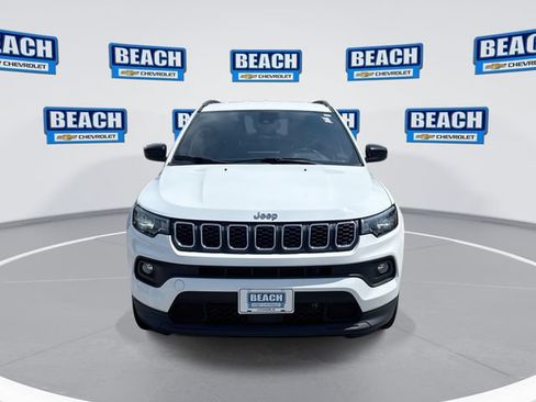 Used 2024 Jeep Compass Latitude AWD/4WD image 3