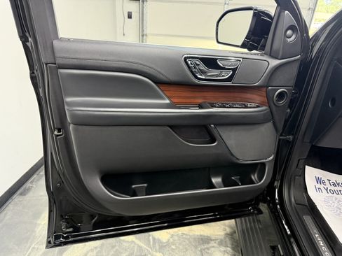 Used 2021 Lincoln Navigator Reserve AWD/4WD image 9