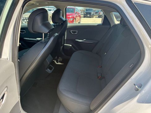 Used 2025 Kia K4 LXS image 24