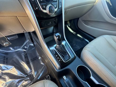 Used 2016 Hyundai Elantra GT image 29