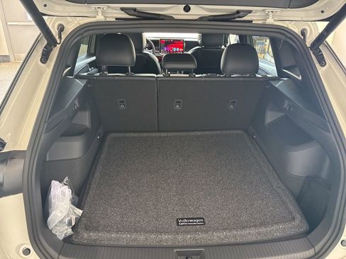 New 2026 Volkswagen Tiguan SE R-Line FWD image 36
