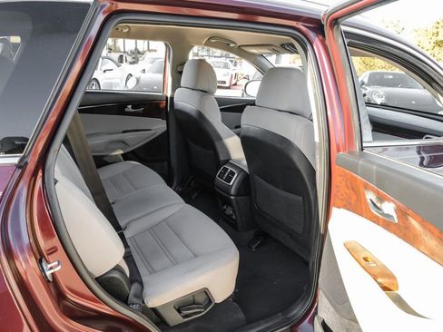 Used 2017 Kia Sorento LX w/ LX Convenience Package image 42