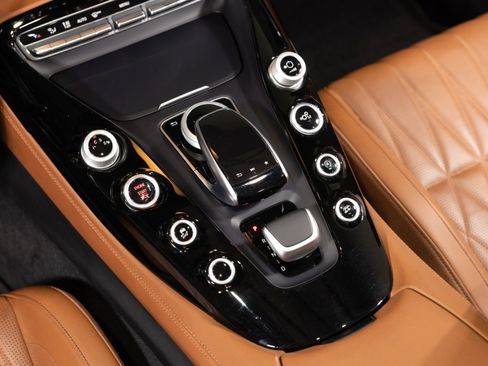 Used 2018 Mercedes-Benz AMG GT Roadster w/ Exclusive Interior Package image 30