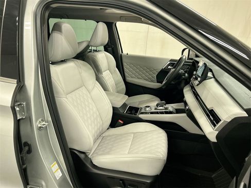 Used 2023 Mitsubishi Outlander SEL image 25