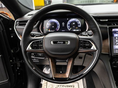 Used 2025 Jeep Grand Cherokee L Summit image 23