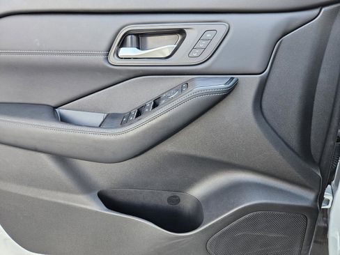 Used 2024 Nissan Rogue SL w/ SL Premium Package image 33