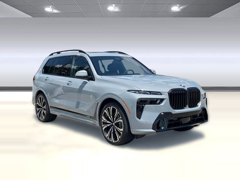 Used 2026 BMW X7 xDrive40i w/ M Sport Package image 7