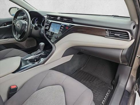 Used 2020 Toyota Camry LE w/ Convenience Package FWD image 18