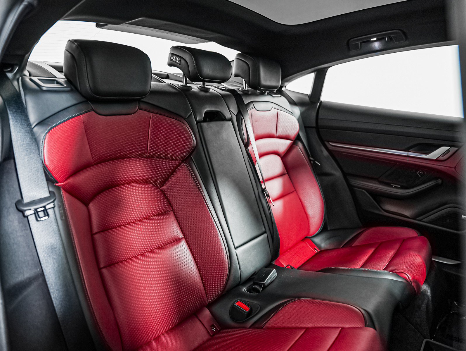 Certified 2025 Porsche Taycan w/ Premium Package RWD image 6