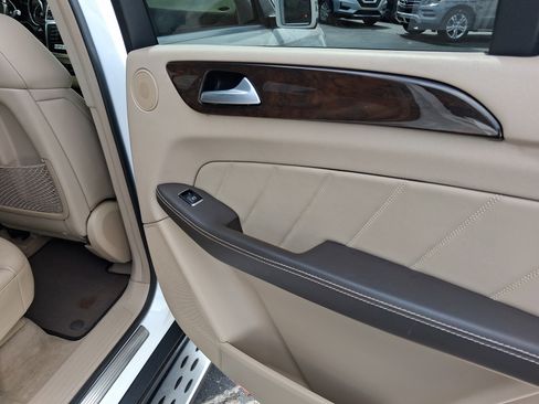 Used 2016 Mercedes-Benz GL 450 4MATIC image 31