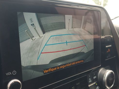Certified 2024 Toyota Highlander LE FWD image 29