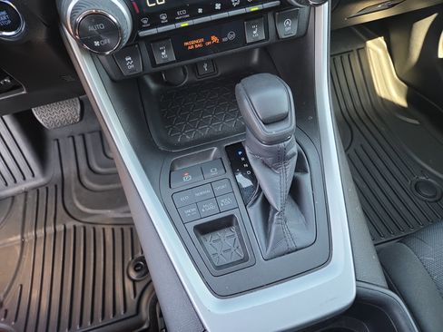 Used 2022 Toyota RAV4 XLE w/ Convenience Package image 28