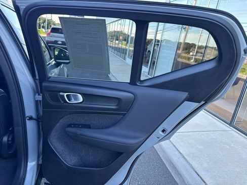 Certified 2025 Volvo XC40 B5 Core AWD/4WD image 12