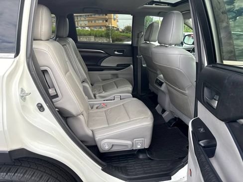 Used 2016 Toyota Highlander Limited w/ Driver Technology Package AWD/4WD image 6