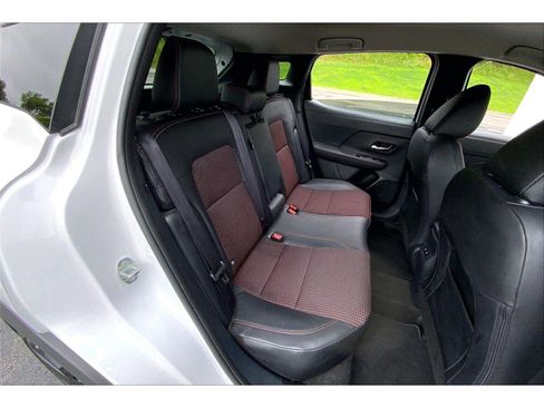 Used 2025 Nissan Kicks SR FWD image 25