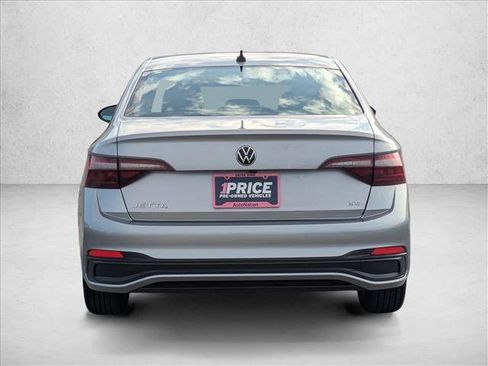 Used 2024 Volkswagen Jetta SE image 6