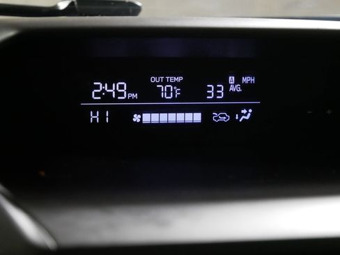 Used 2021 Subaru Crosstrek 2.0i AWD/4WD image 32