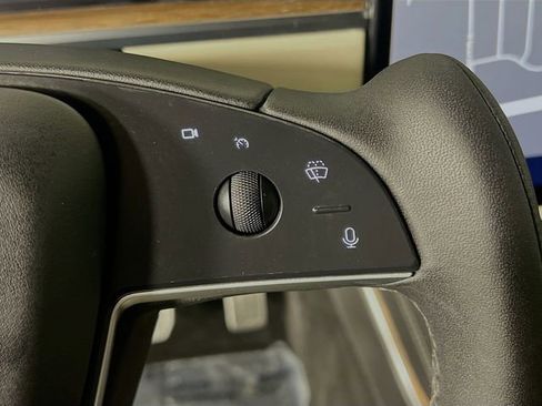 Used 2022 Tesla Model X image 18