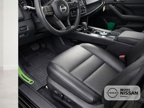 Certified 2024 Nissan Rogue SV w/ SV Premium Package FWD image 6