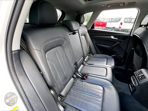 Used 2021 Audi Q5 Premium w/ Convenience Package image 20
