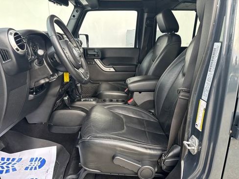 Used 2016 Jeep Wrangler Unlimited Sahara w/ Connectivity Group image 8