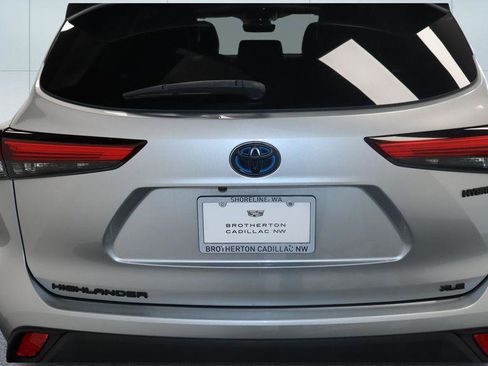 Used 2022 Toyota Highlander XLE AWD/4WD image 16