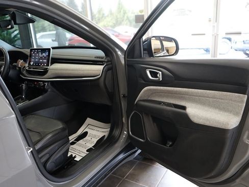 Used 2023 Jeep Compass Latitude AWD/4WD image 41